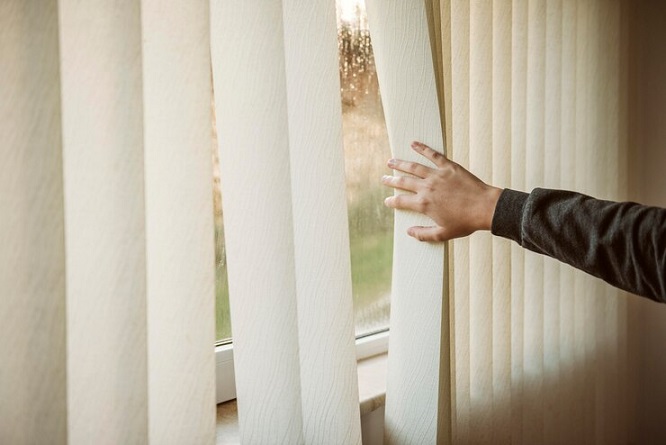 Roller Blinds Hold